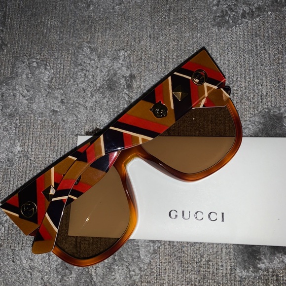 Gucci Sunglasses 🕶 - Picture 3 of 3